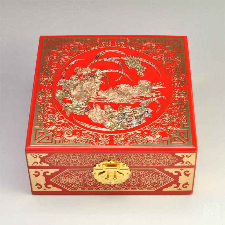 天水漆器掐铜丝嵌螺钿高档首饰盒：鸳鸯戏水图