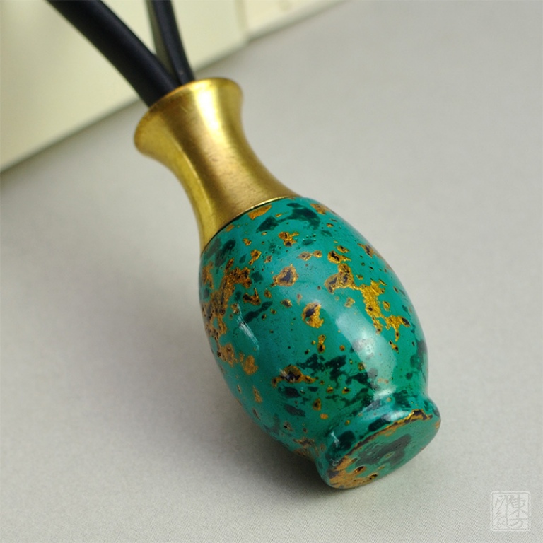 铜木传奇钥匙扣：宝瓶（绿松款）