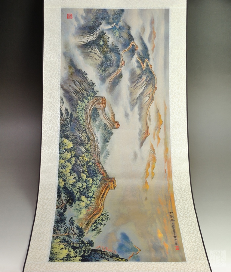 “长城颂”真丝织锦卷轴画（中）