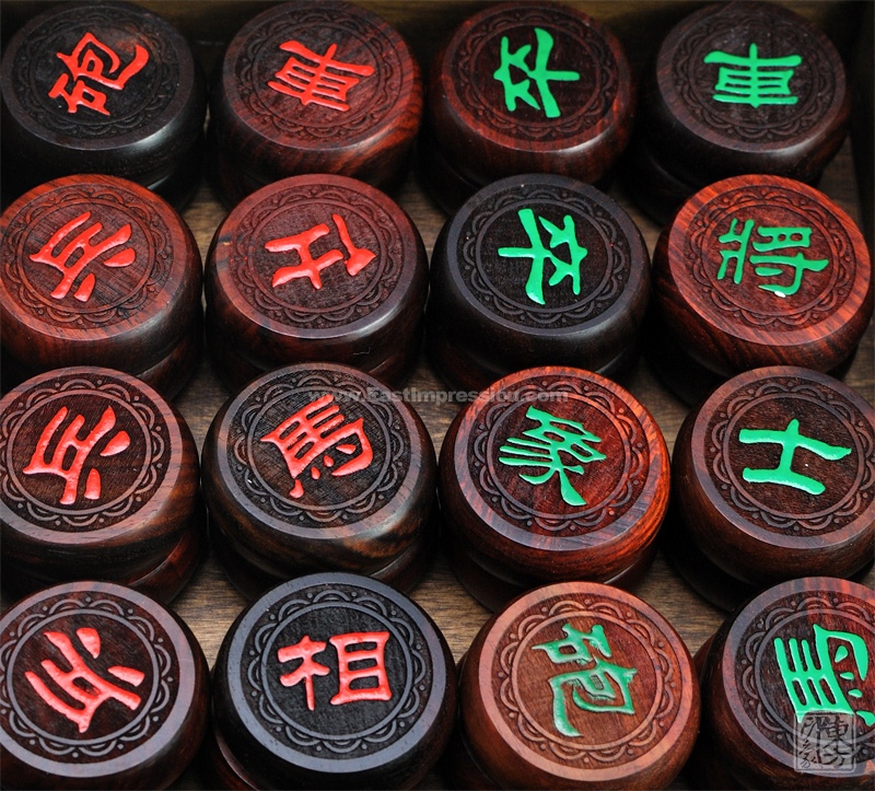 香樟木盒红酸枝象棋